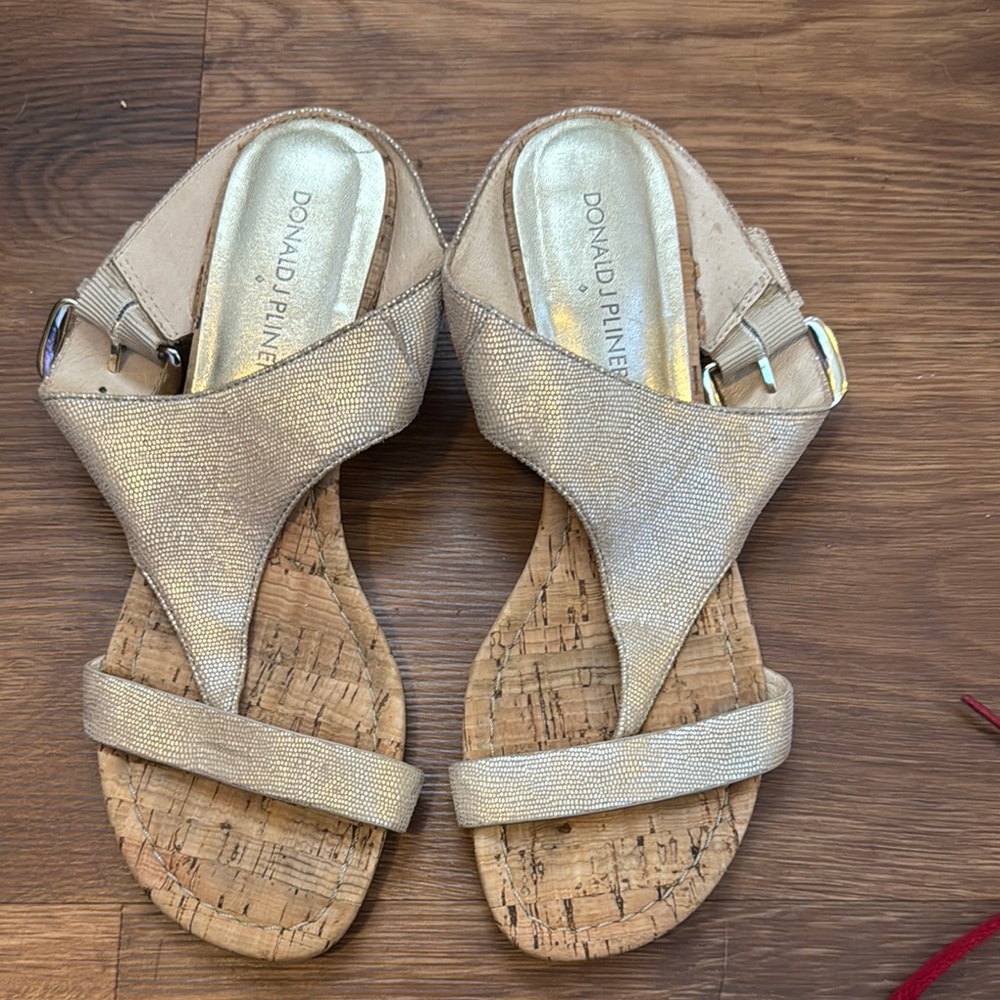 Donald J. Pliner Women's Gold Sandals